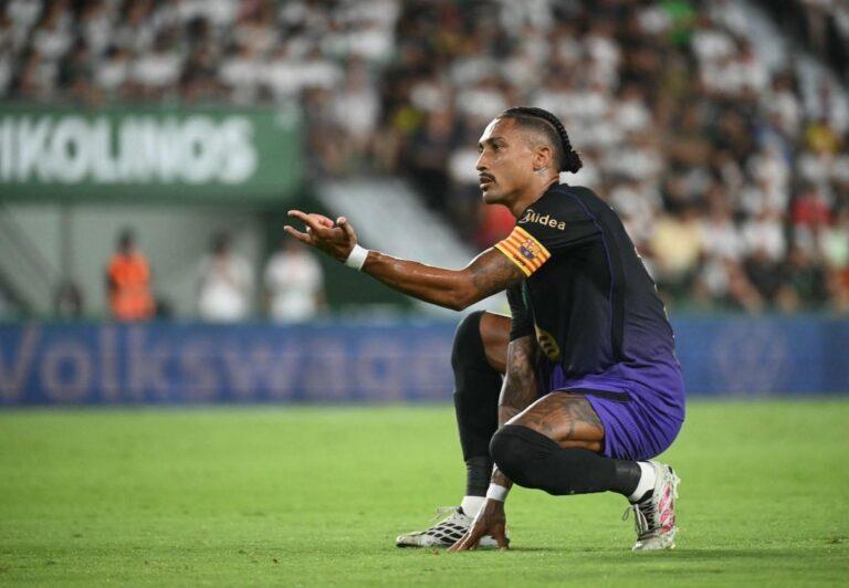 Com show de Raphinha, Barcelona atropela o Elche
