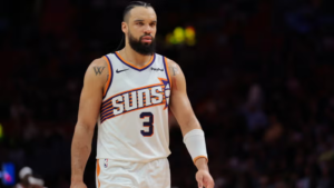 Suns renova com Brooks.