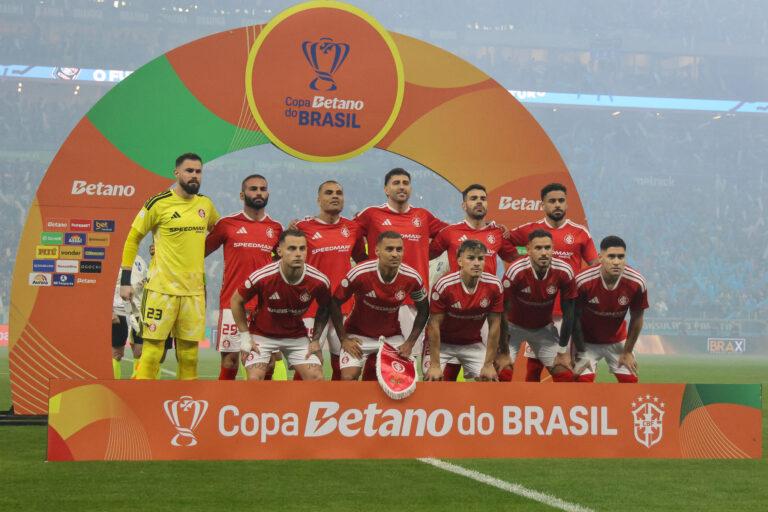 Por que o Internacional sente tanta falta de jogadores para decidir?