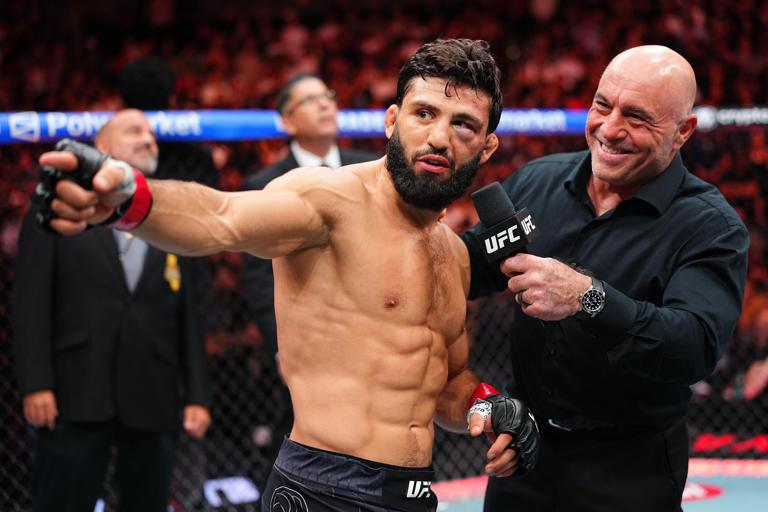 Arman Tsarukyan nocauteia Mauricio Ruffy e volta a se colocar no caminho do cinturão do UFC