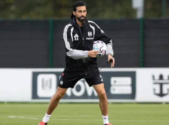 Álvaro Arbeloa, Fulham. Foto: Reprodução/Fulham FC via site oficial.