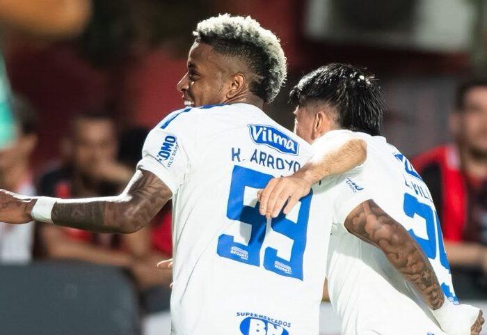 Cruzeiro vence Vitória no Barradão