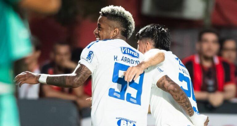 Com Arroyo decisivo, Cruzeiro supera Vitória de virada no Barradão