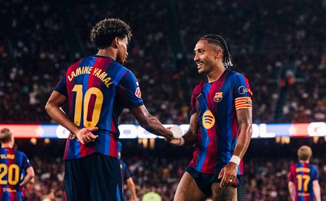 Barcelona venceu Rayo Vallecano com show de Raphinha e Yamal
