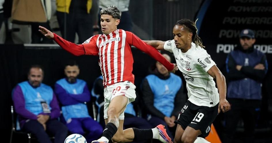 Estudiantes vence Corinthians e avança na Libertadores