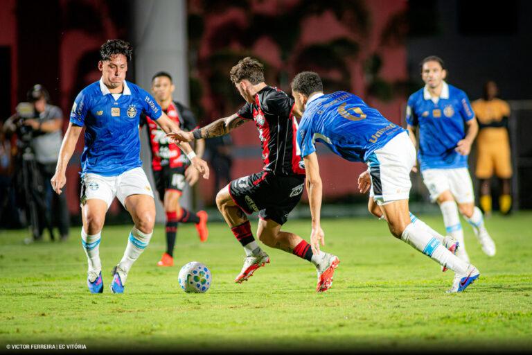 Vitória vence o Grêmio no Barradão e ganha fôlego na luta contra o rebaixamento