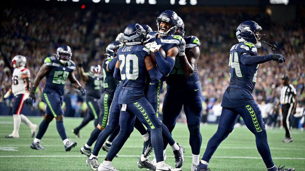 Sem Darnold, Seahawks contam com pior partida da carreira de Maye para vencer os Patriots