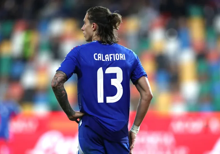 Calafiori e a sua primeira experiência como lateral na seleção italiana: por que demorou tanto?