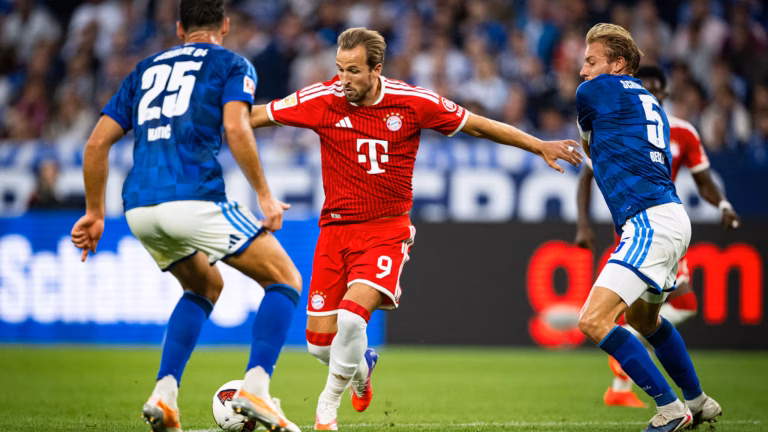 Schalke 04 segura o Bayern e celebra empate com “sabor” de vitória na Bundesliga