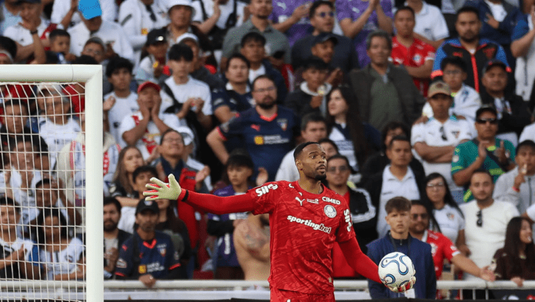 Carlos Miguel salva nos pênaltis e o Palmeiras elimina a LDU nas quartas da Libertadores