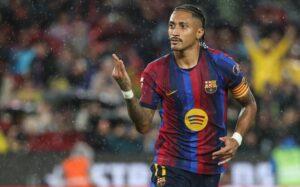 Com hat trick de Raphinha, Barcelona goleia o Racing Santander no Camp Nou