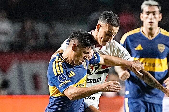 São Paulo e Boca Juniors em partida no Morumbis