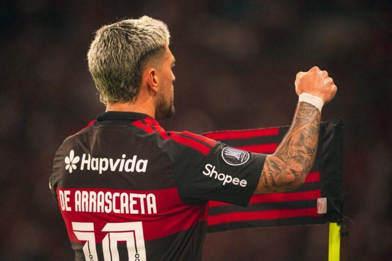 Flamengo deixa vantagem virar armadilha, mas encontra no caos a força para avançar na Libertadores
