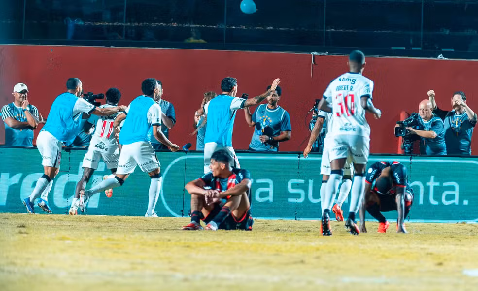 Vasco elimina Vitória pela Copa do Brasil