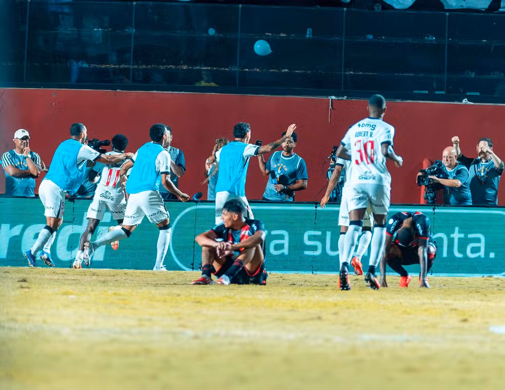 Vasco elimina Vitória pela Copa do Brasil