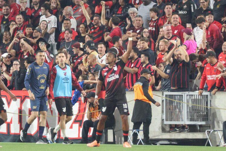 Com Mycael decisivo, Athletico vence duelo direto contra o Bahia