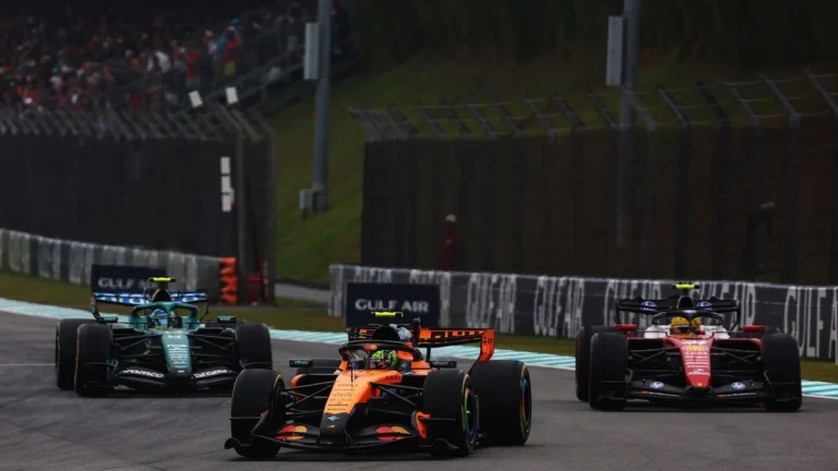 Slicks ou intermediários? A decisão que complicou a corrida de McLaren e Ferrari