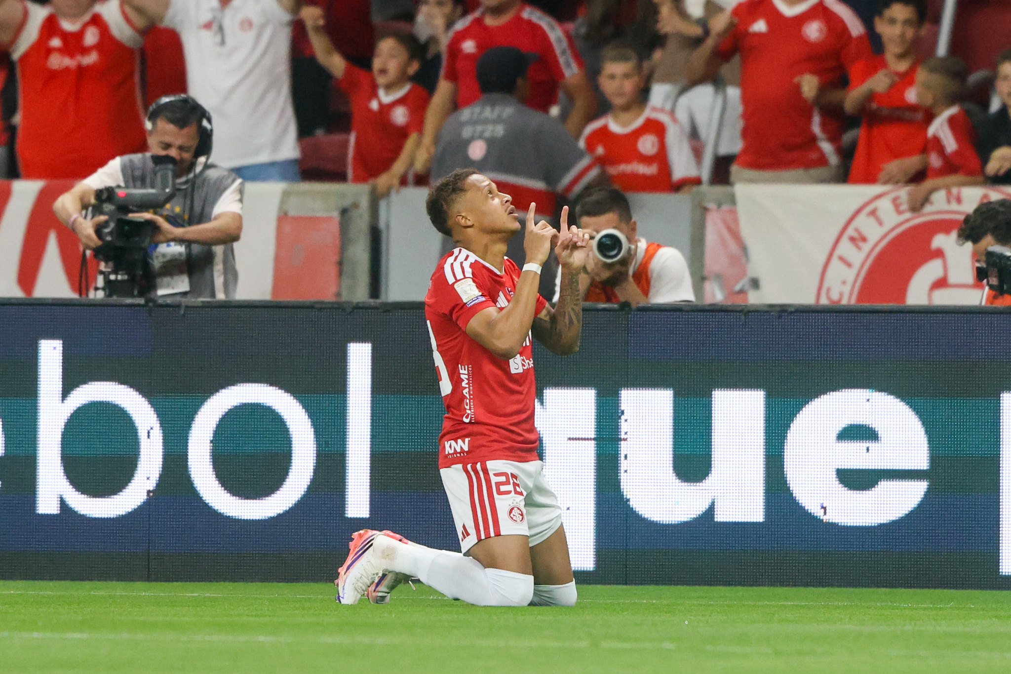vitinho internacional