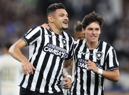 tiquinho soares botafogo