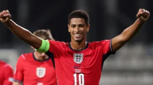 Bellingham alcança um novo patamar com a seleção inglesa; até onde o meia pode chegar entre os maiores?