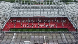 Manchester City e Manchester United mostram dois caminhos diferentes para um mesmo problema