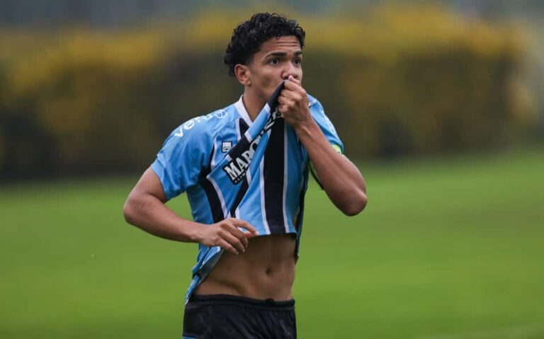 Conheça João Borne, esperança da base do Grêmio que será relacionado pela primeira vez no profissional