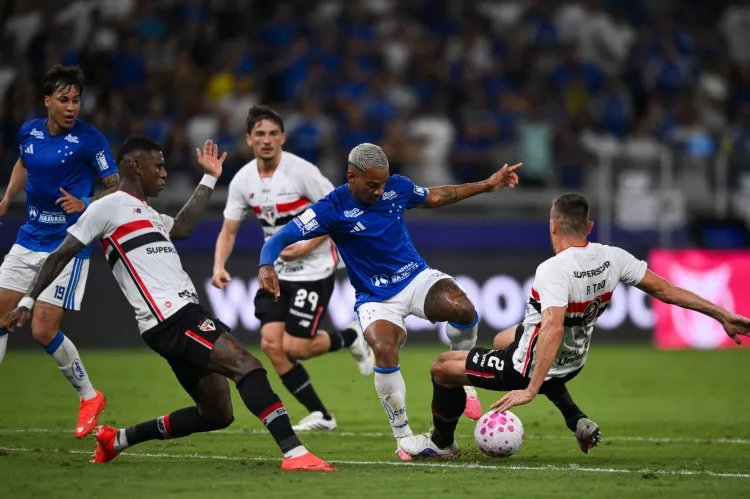 Cruzeiro confirma evolução no pós-Data Fifa, enquanto São Paulo parece preso aos próprios problemas; confira as impressões do jogo