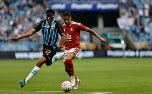 Gre-Nal 455 escancara crises diferentes: Inter evolui, mas perde chance de respirar, enquanto Grêmio segue sem respostas