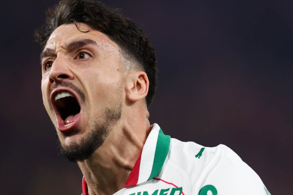 Palmeiras vence o Athletico fora de casa e dorme na liderança do Brasileirão