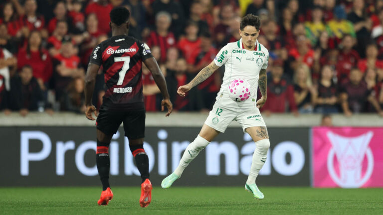 Palmeiras mostra força de time campeão, enquanto Athletico parece ter atingido seu limite; confira as impressões do jogo