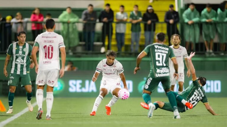 Fluminense vive crise de confiança contra a Chapecoense e aumenta pressão no Brasileirão; confira as impressões do jogo
