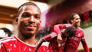 Jérémy Jacquet surpreende no Liverpool e mostra que a adaptação à Premier League não precisa ser demorada