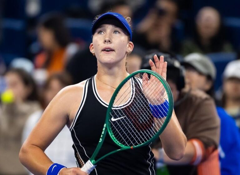 Mirra Andreeva elimina Nikola Burtenkova na semi do WTA 1000 de Pequim e entra no top 3 do ranking