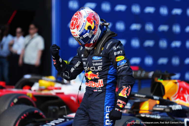 Verstappen domina classificação em Sepang e conquista primeira pole da temporada
