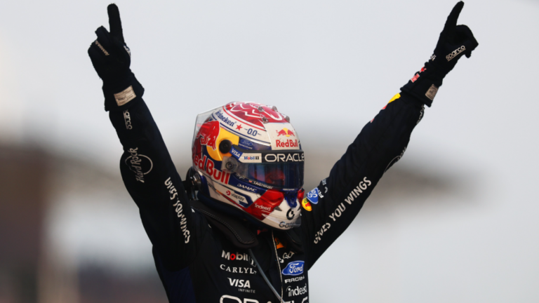Max Verstappen domina no caos e conquista primeira vitória na temporada em Sepang
