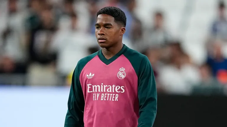 Endrick quer ficar no Real Madrid, mas Mourinho precisa dar minutos ao brasileiro