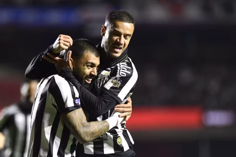 Santos bate São Paulo no MorumBIS em noite inspirada de Gabigol